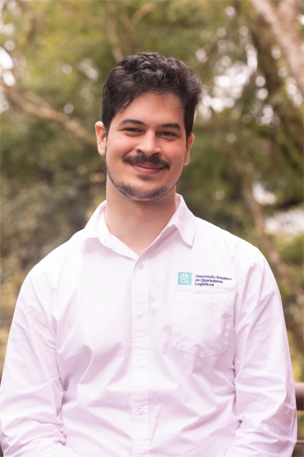 Estagiário Carlos Vaz